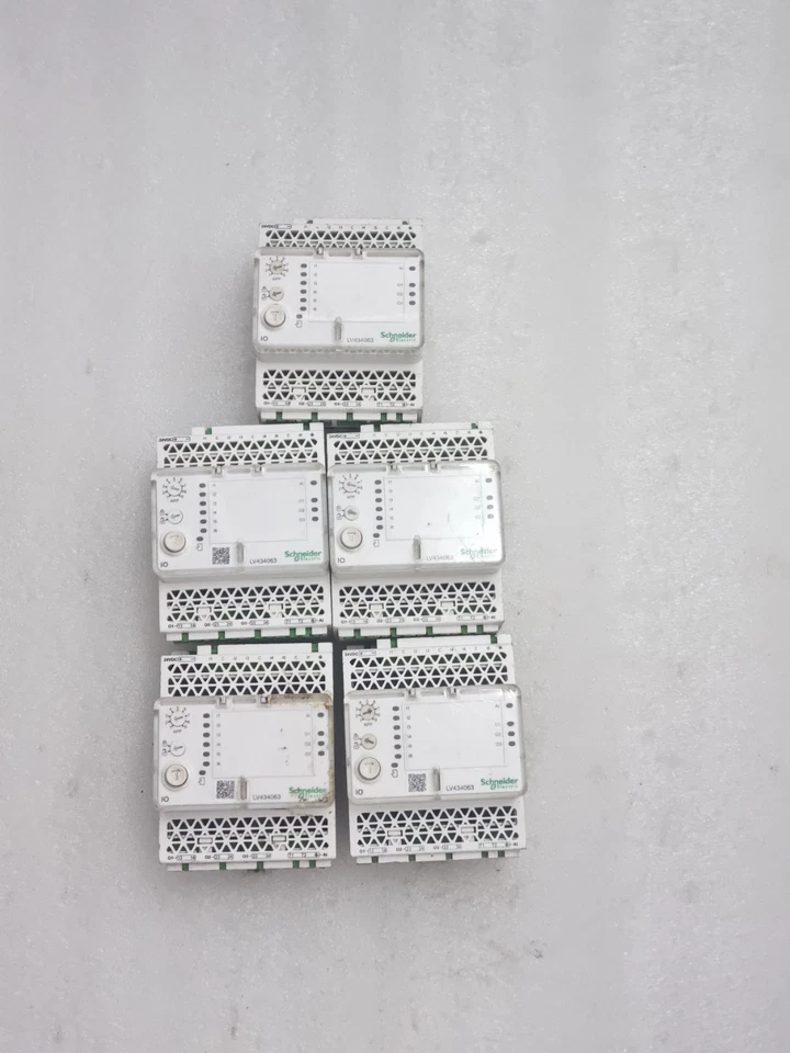 Schneider Electric LV434063 Input/Output Interface for LV Breaker 24Vdc LV434063
